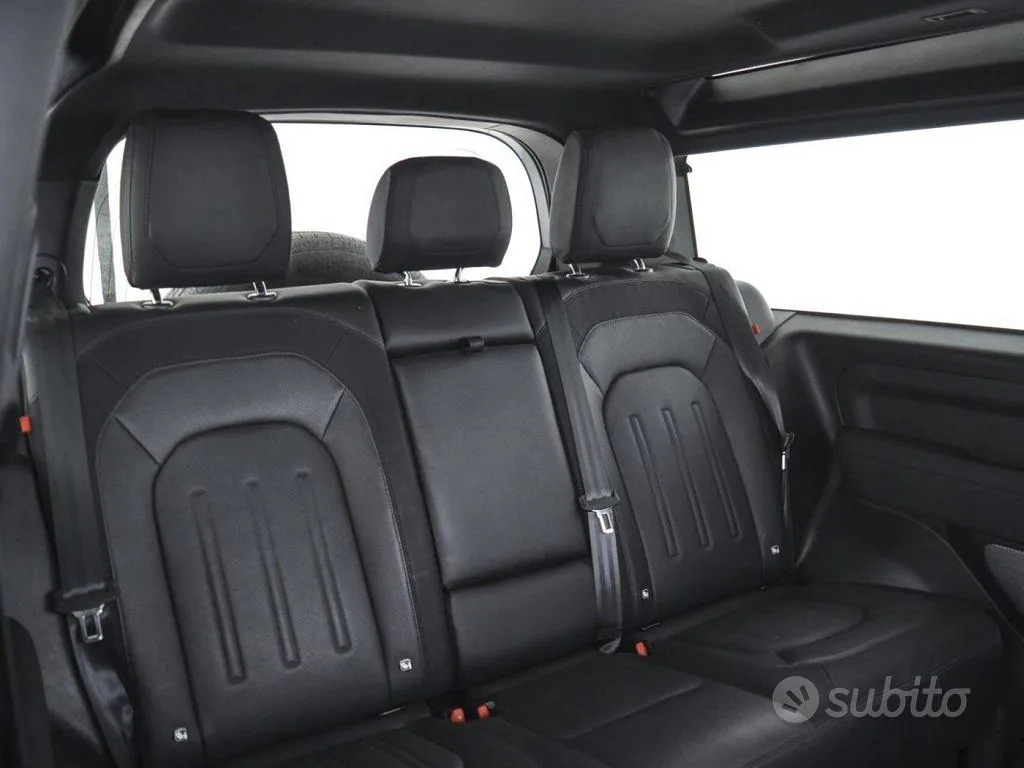 Land Rover Defender 2021 photo 5
