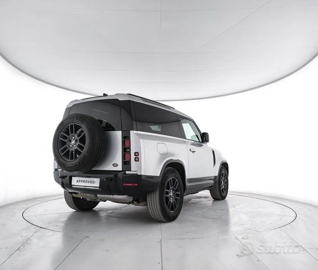 Land Rover Defender 2021 photo 2