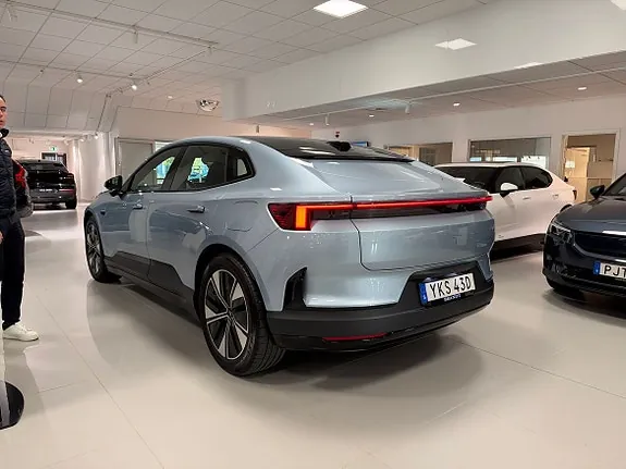 Polestar 4 2025 photo 2
