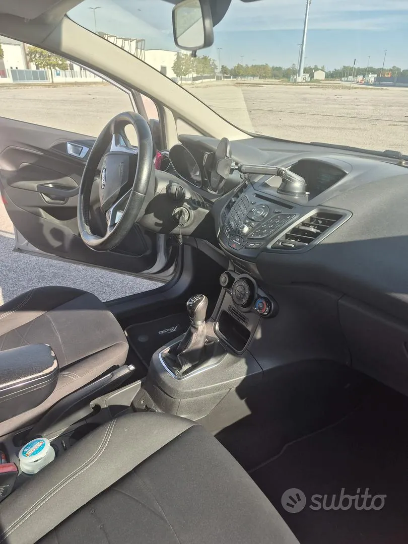 Ford Fiesta 2015 photo 4