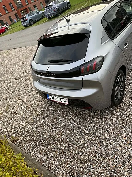 Peugeot 208 2020 photo 3