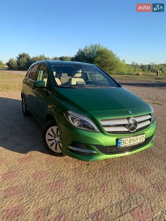 Mercedes-Benz B-Class 2016 photo 3