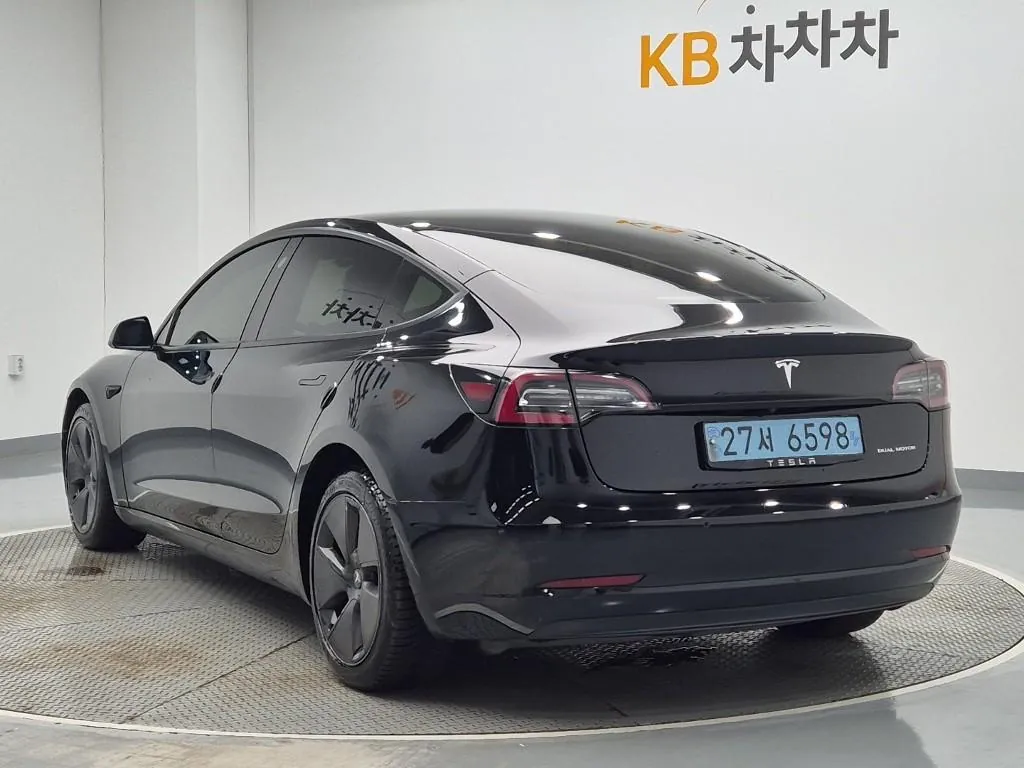 Tesla Model 3 2021 photo 2