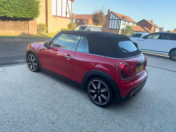 Mini Convertible 2024 photo 3