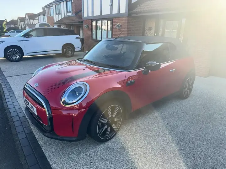 Mini Convertible 2024 photo 2