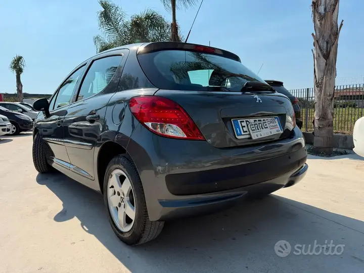 Peugeot 207 2010 photo 4