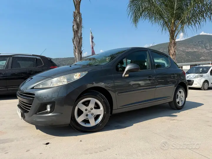 Peugeot 207 2010 photo 2