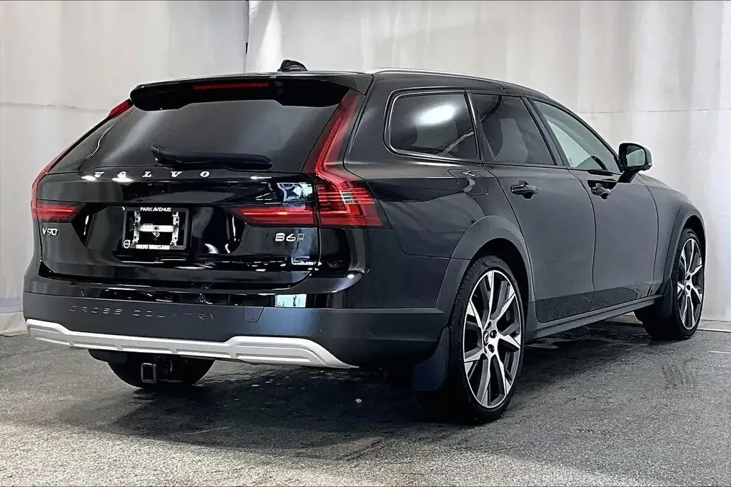 Volvo V90 Cross Country 2022 photo 2