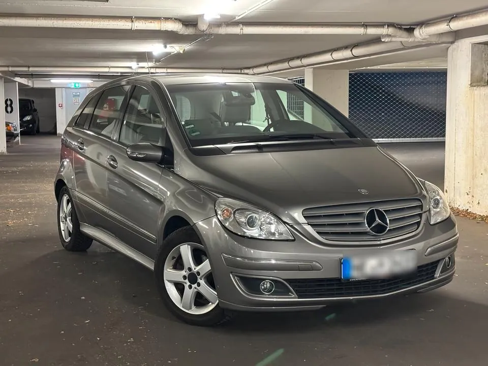 Mercedes-Benz B200