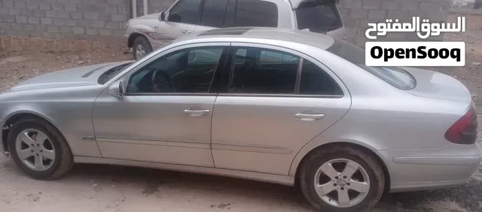 Mercedes-Benz E-Class 2004 photo 2