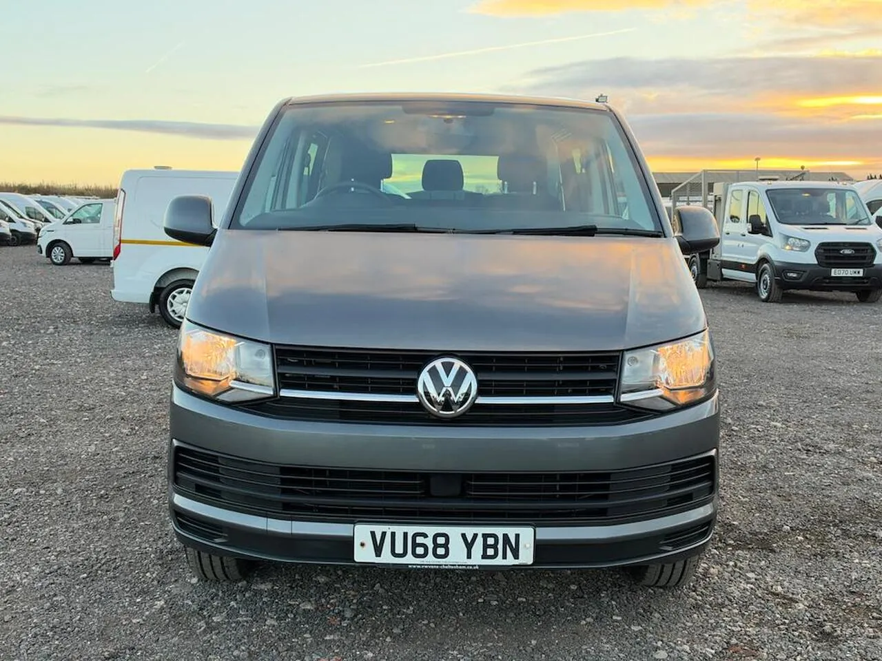 Volkswagen Transporter 2018 photo 2