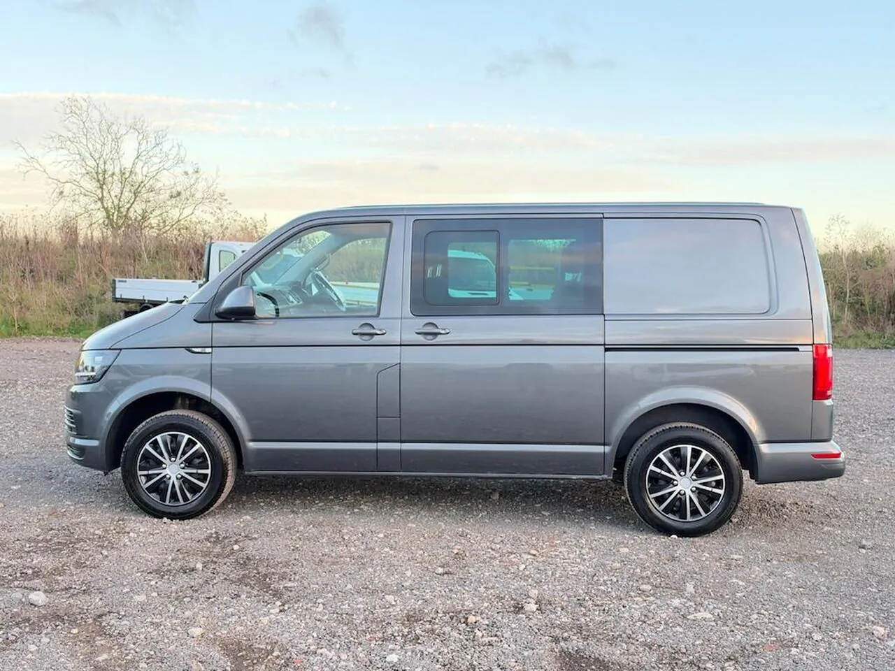 Volkswagen Transporter 2018 photo 5