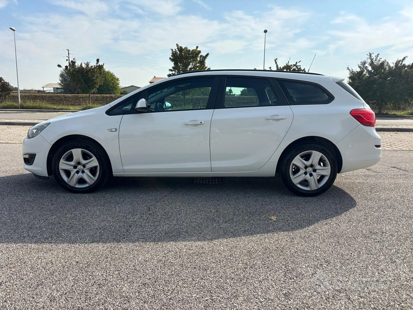 Opel Astra 2014 photo 2