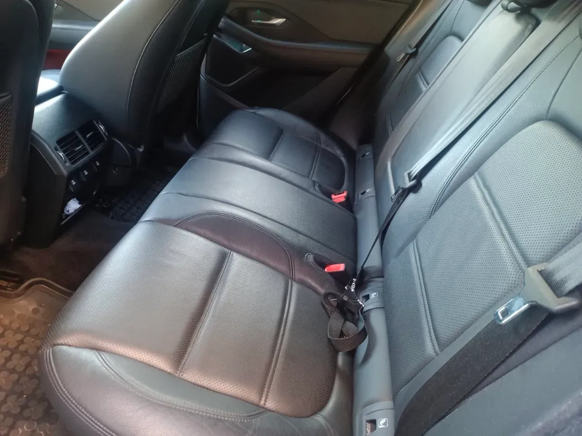 Jaguar E-Pace 2019 photo 2