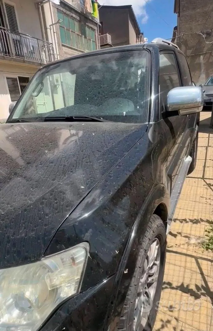 Mitsubishi Pajero 2012 photo 2