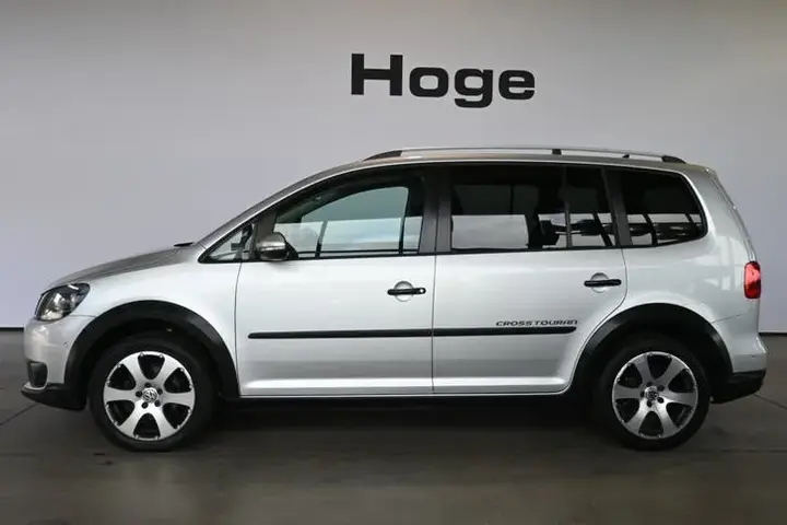 Volkswagen Touran 2011 photo 3