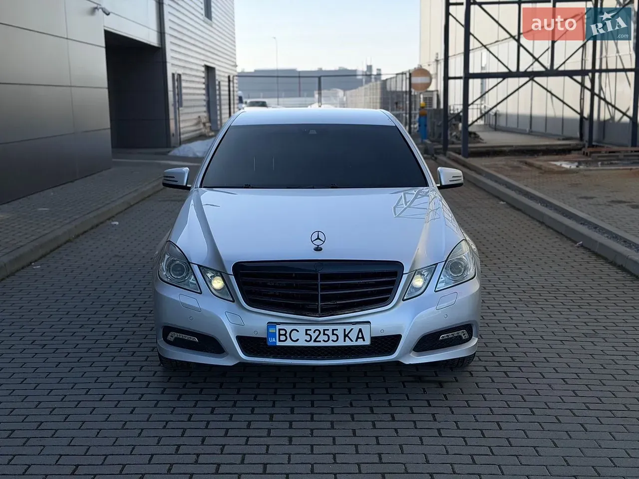 Mercedes-Benz E-Class 2010 photo 2