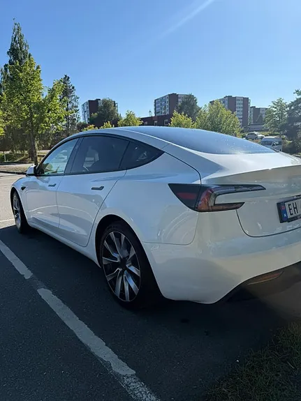 Tesla Model 3 2023 photo 3