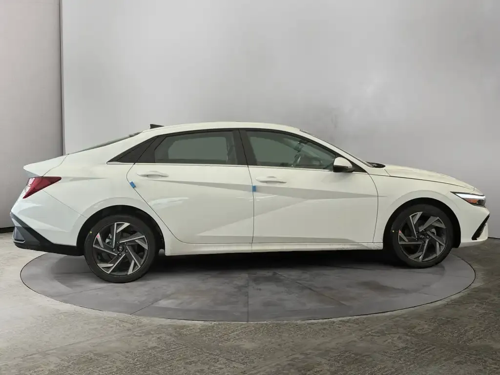 Hyundai Elantra 2026 photo 5