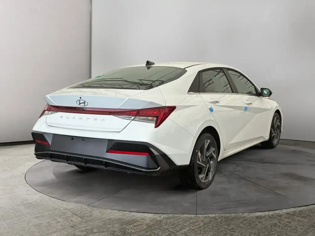 Hyundai Elantra 2026 photo 4