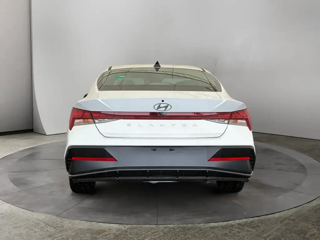 Hyundai Elantra 2026 photo 3