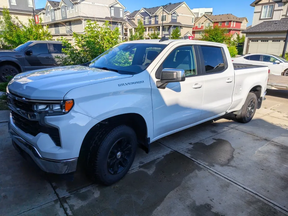 Chevrolet Silverado 1500 2023 photo 2