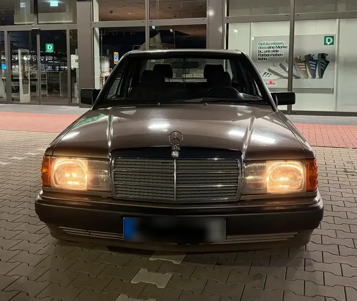 Mercedes-Benz 190E