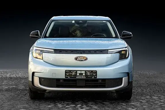 Ford Explorer 2025 photo 2
