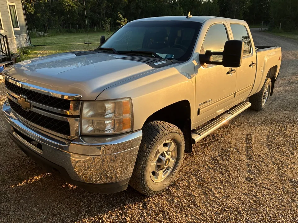 Chevrolet Silverado 2500 2011 photo 2