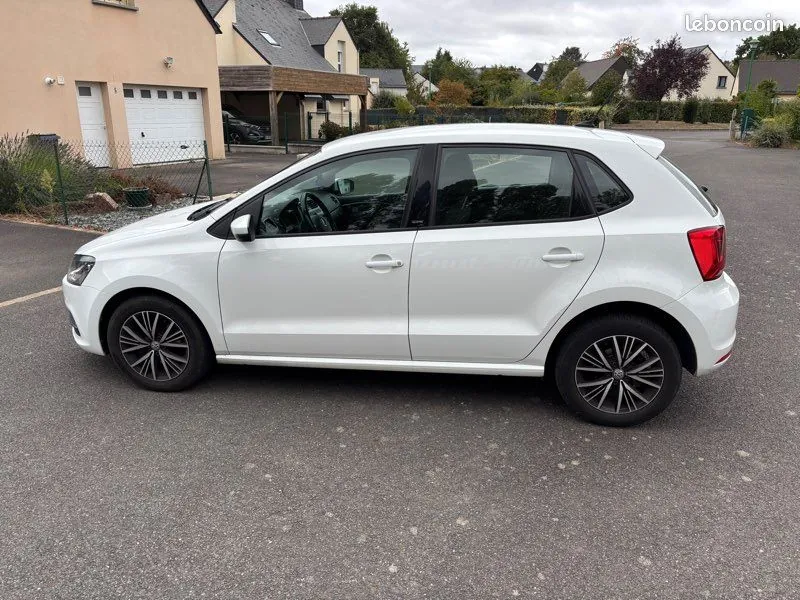 Volkswagen Polo 2016 photo 2