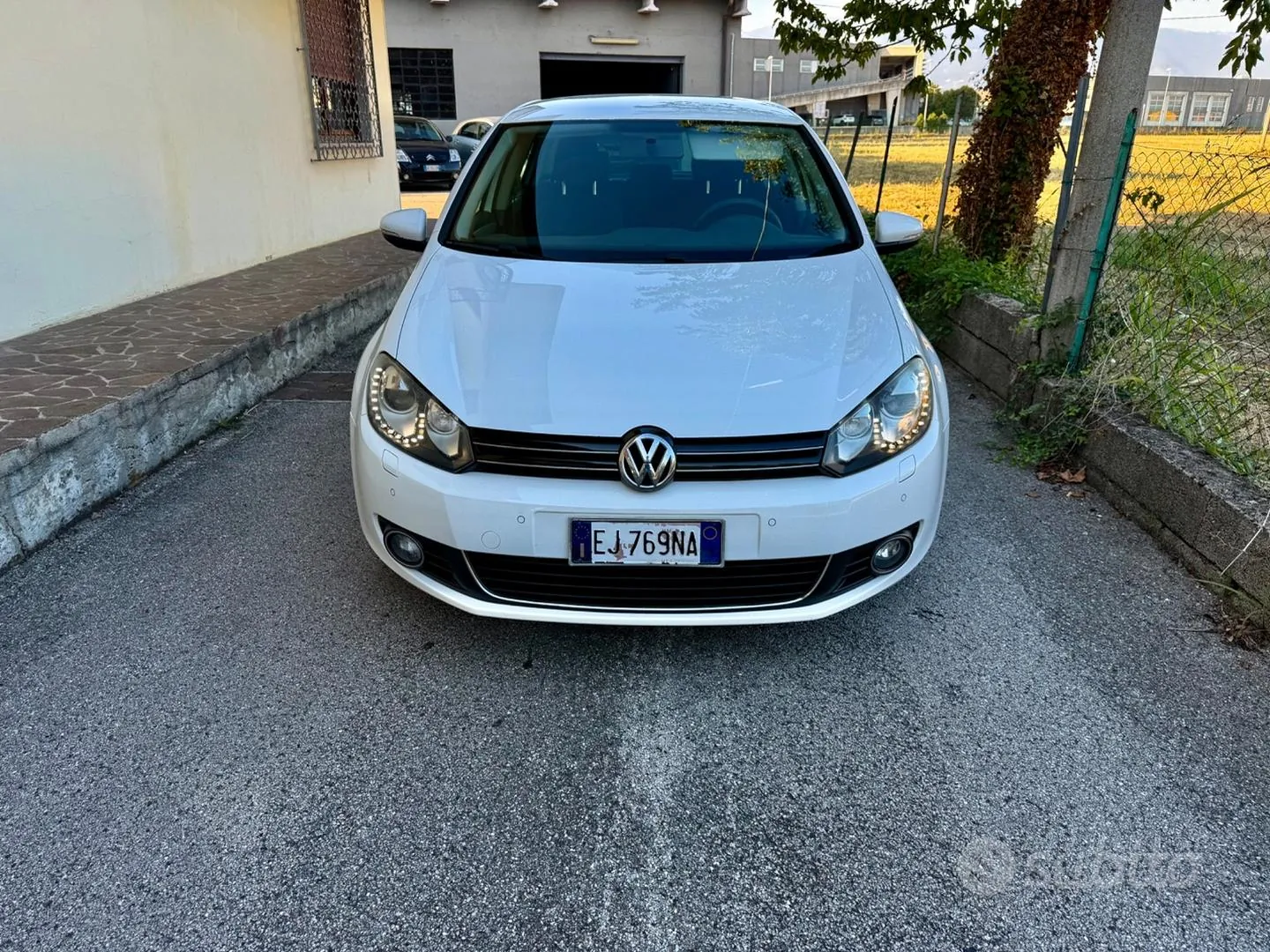 Volkswagen Golf 2011 photo 2