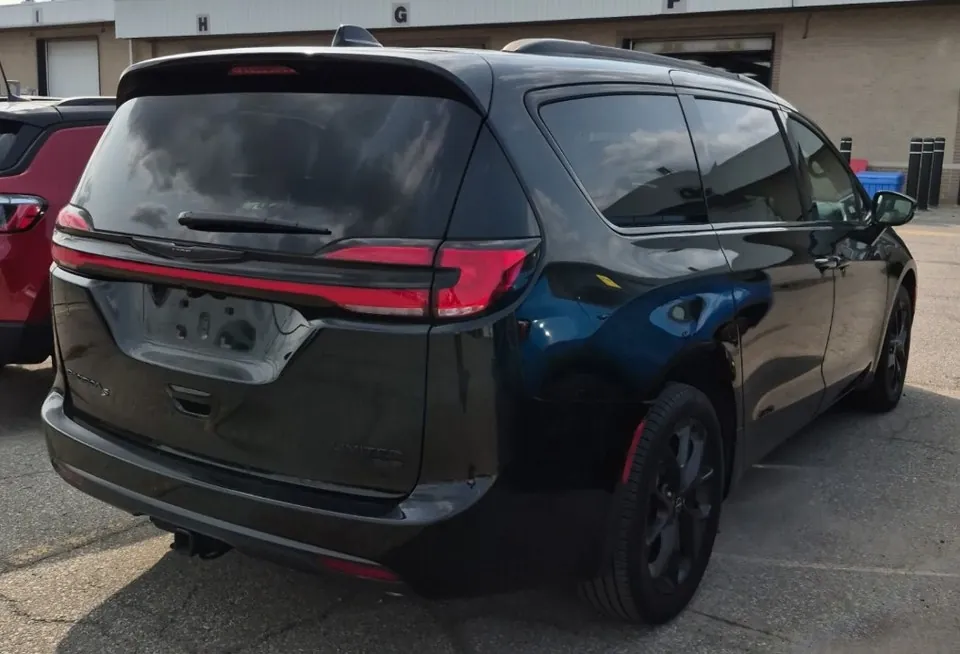 Chrysler Pacifica 2026 photo 3
