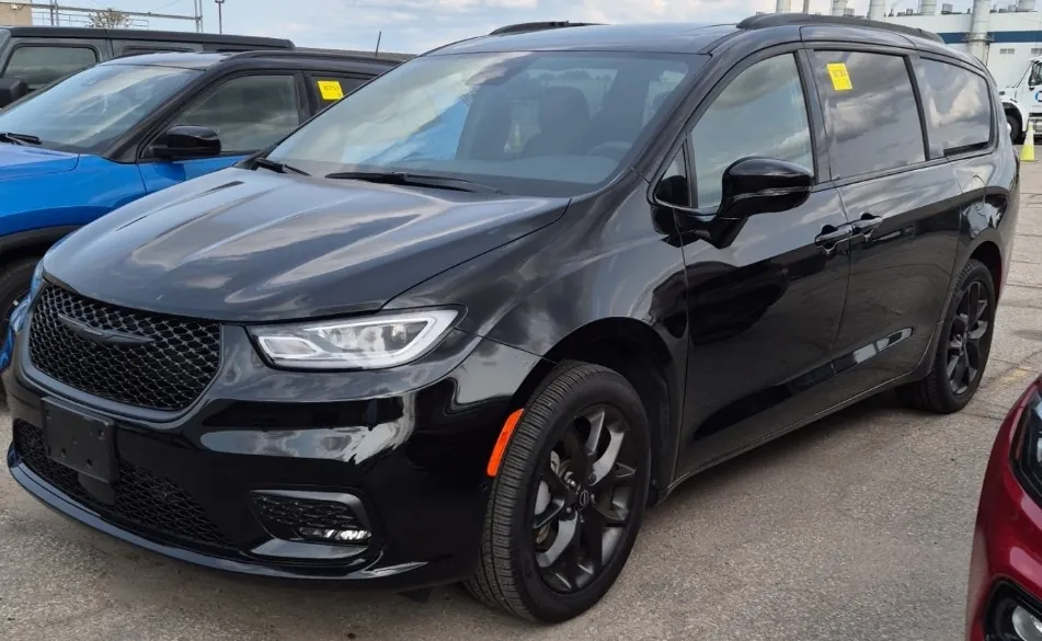 Chrysler Pacifica 2026 photo 2