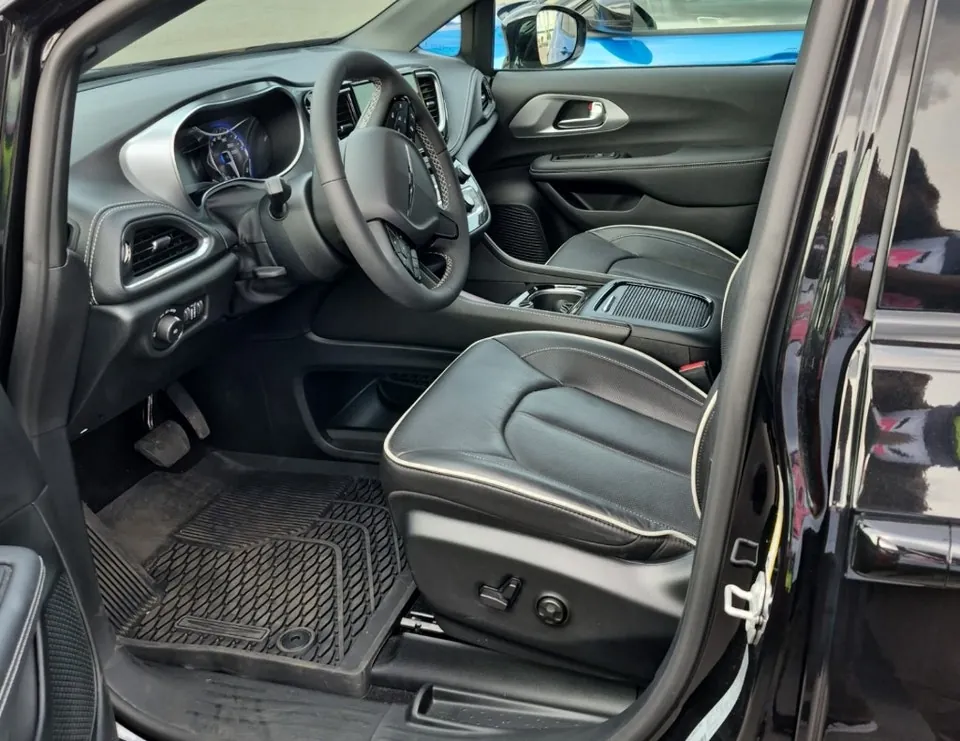 Chrysler Pacifica 2026 photo 5