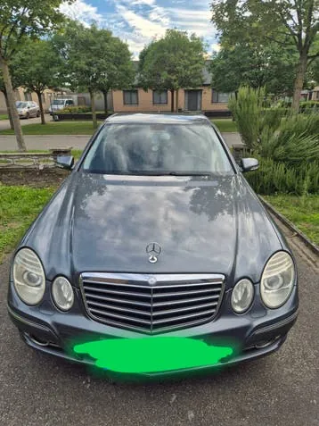 Mercedes-Benz E200