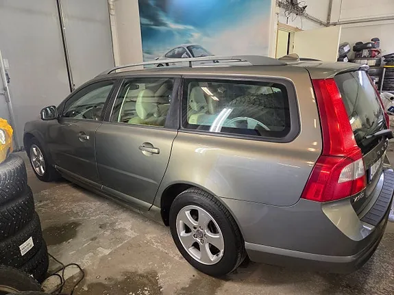 Volvo V70 2010 photo 5