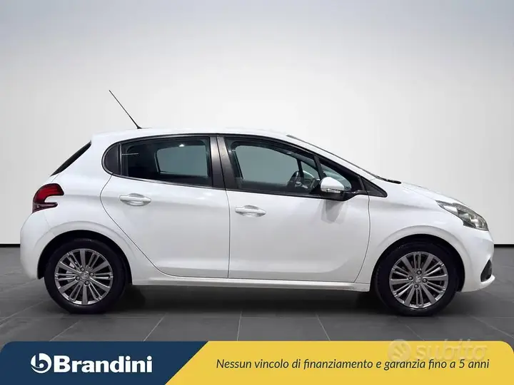 Peugeot 208 2016 photo 5