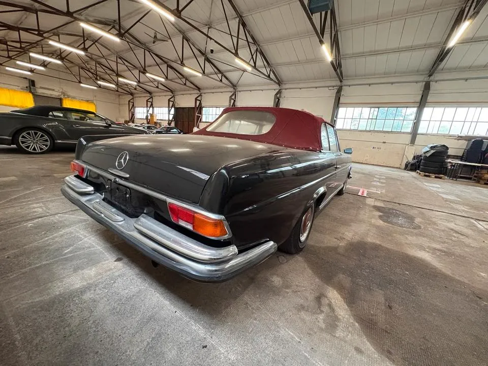 Mercedes-Benz W111