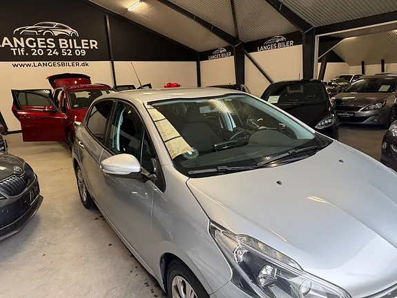 Peugeot 208 2017 photo 2