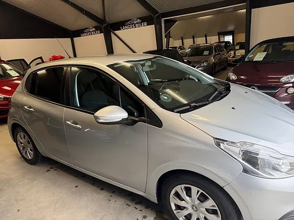 Peugeot 208 2017 photo 5