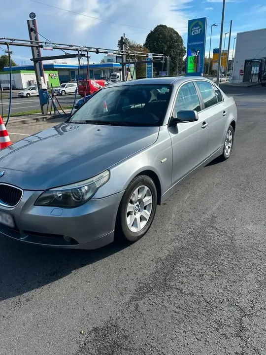 BMW 520I