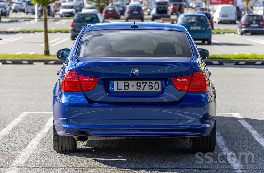 BMW 318 2011 photo 5