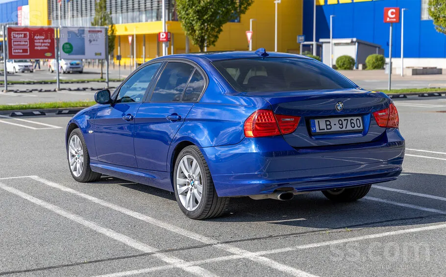 BMW 318 2011 photo 4