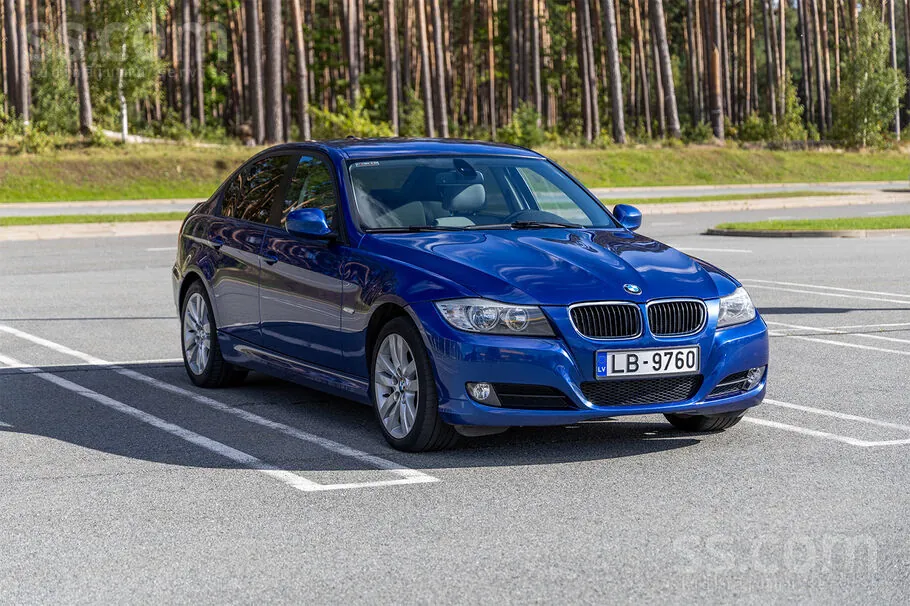 BMW 318 2011 photo 2