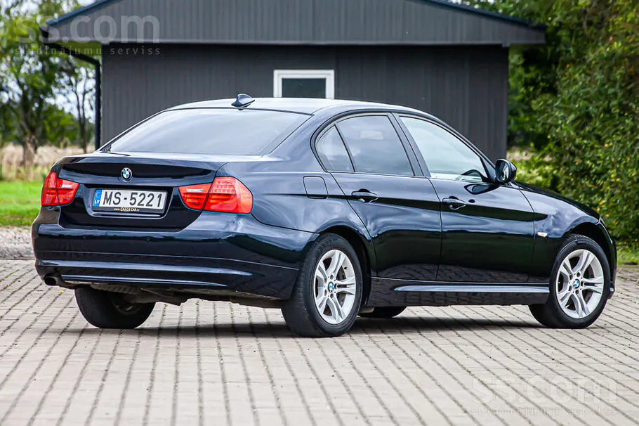 BMW 318 2009 photo 3