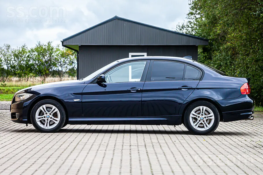 BMW 318 2009 photo 5