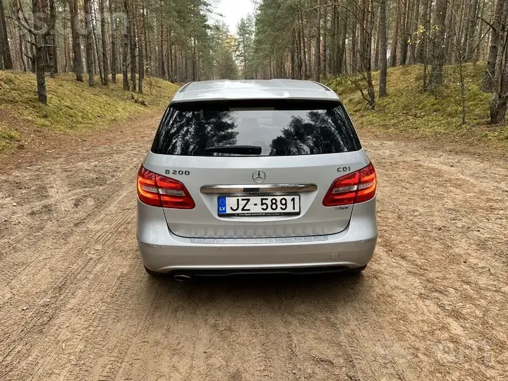 Mercedes-Benz B200 2012 photo 5