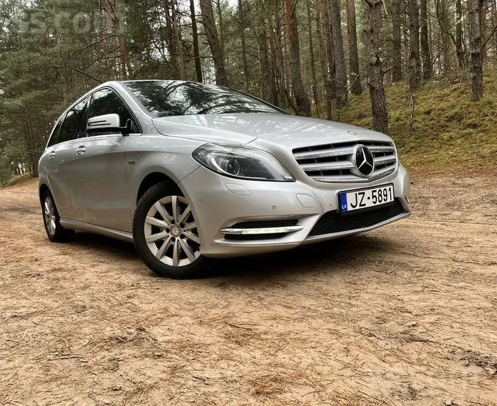 Mercedes-Benz B200