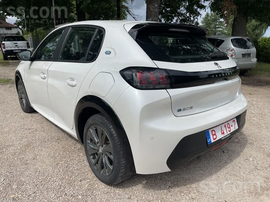 Peugeot 208 2022 photo 3
