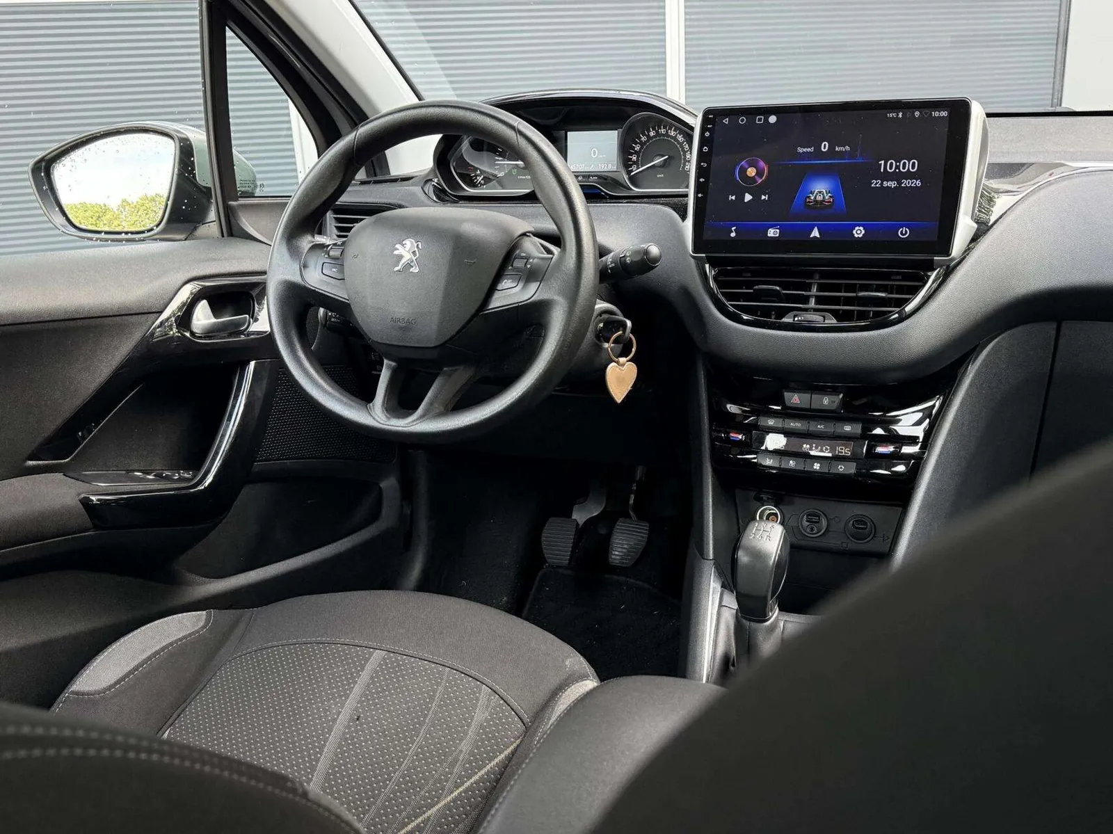 Peugeot 208 2013 photo 3